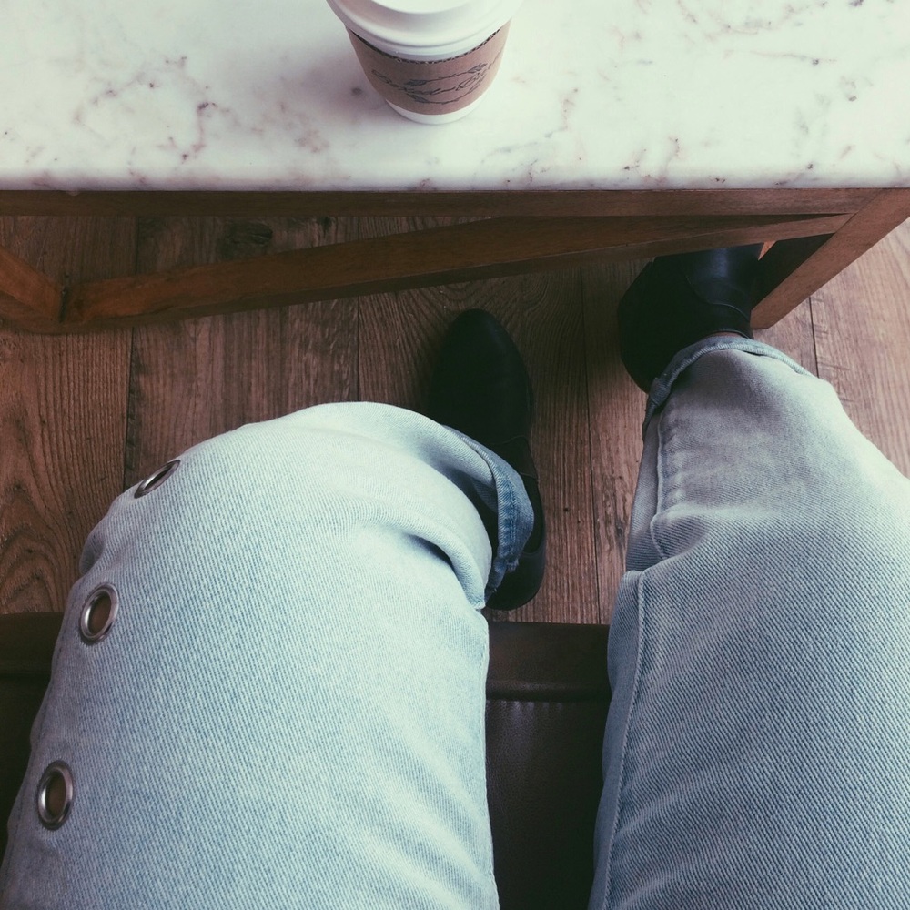 Perfect Pacsun light wash mom jeans.